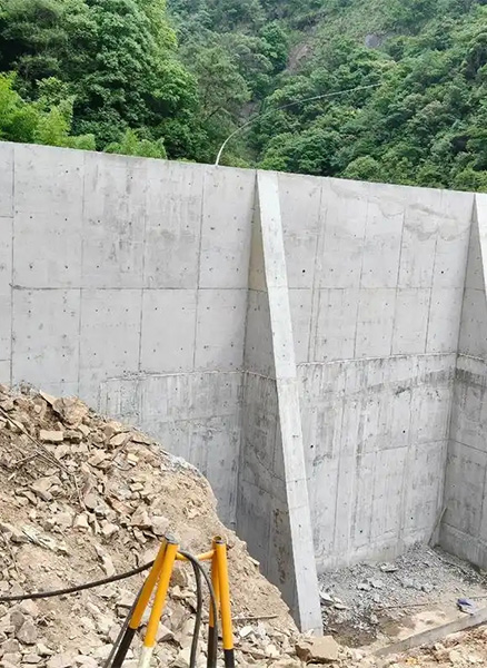 吕梁兴县重力式挡土墙